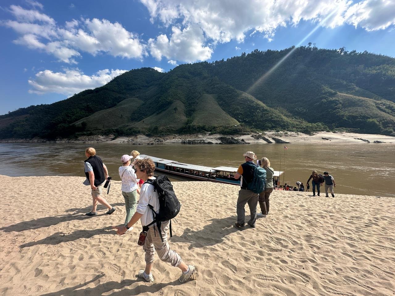 Mekong River cruise (Huay Xai - Pak Beng - Luang Prabang),
